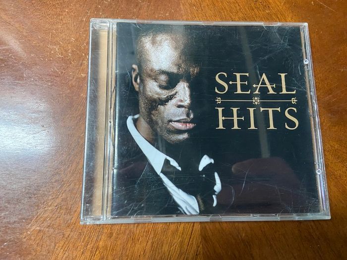 Seal Hits CD