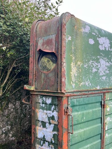 Vintage horse box, towing ok, needs new floor