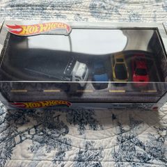 Hot Wheels Premium Fleet Street Collector Set