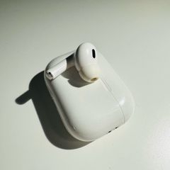 Apple AirPod Pro 2, Left earbud and case