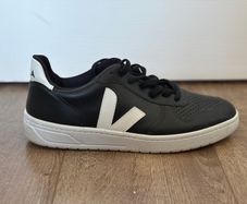 Veja Campo Trainers - Black - Size 8