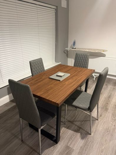 Dining Table & Chairs