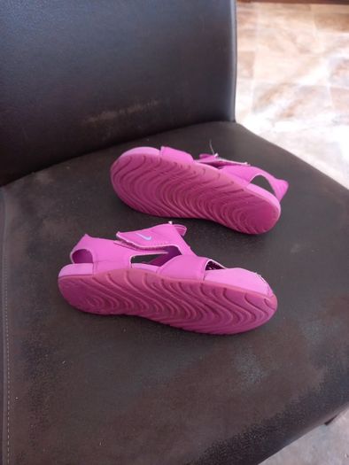 Nike girl's sun slippers, size 10