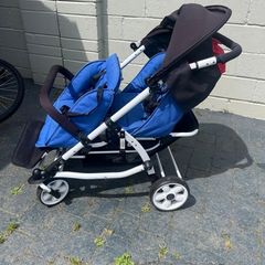 triple buggy/ holds 4