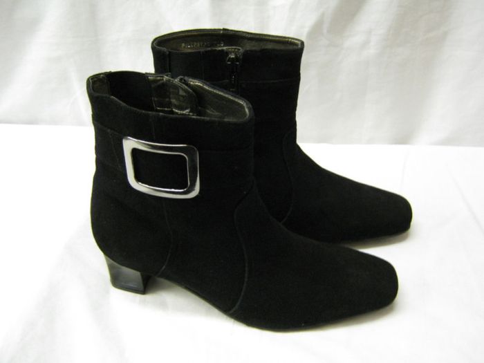 New Van Dal Black Suede Boots