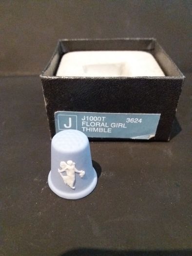 Wedgewood Thimble & Heart box