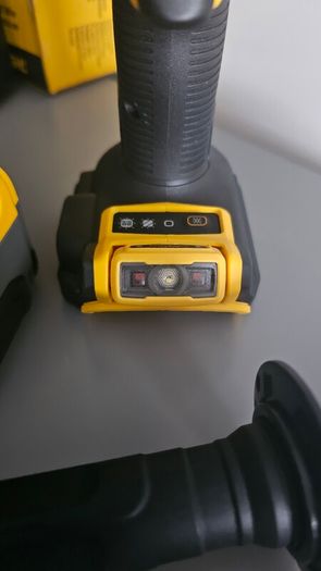 DeWalt DCD1007 3-Speed Premium Brushless Hammer Drill, 8Ah Powerpack Battery, Charger and Bag.
