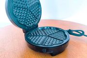 Waffle maker. Swan G3F Electric Waffle Maker. Excellent Condition