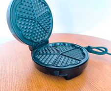 Waffle maker. Swan G3F Electric Waffle Maker. Excellent Condition