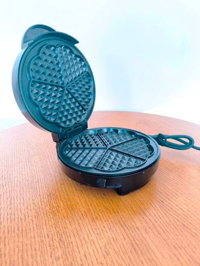 Waffle maker. Swan G3F Electric Waffle Maker. Excellent Condition