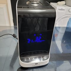 Humidifier with ioniser
