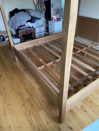 four poster bed