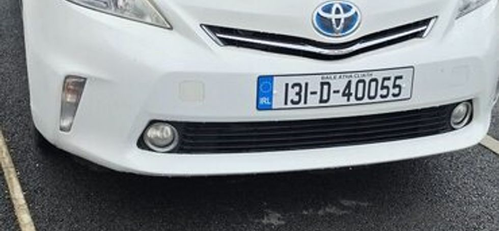 Toyota Prius 2013 Alpha Hybrid 7 Seats