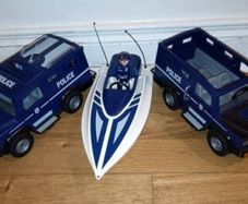 Police jeep and boat kids toy Playmobil 2 fourgon + bateau kids toys .chair. everything in photos