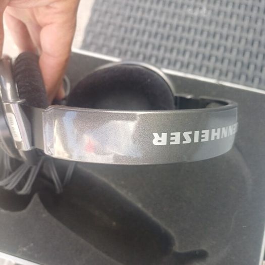 Legendary Reference Class Sennheiser HD650 open-back dynamic headphones boxed