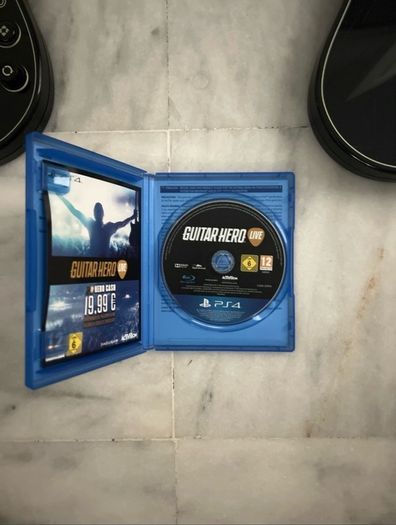 Guitar Hero Live + 2 Guitars + 2 Bluetooth Dobgles