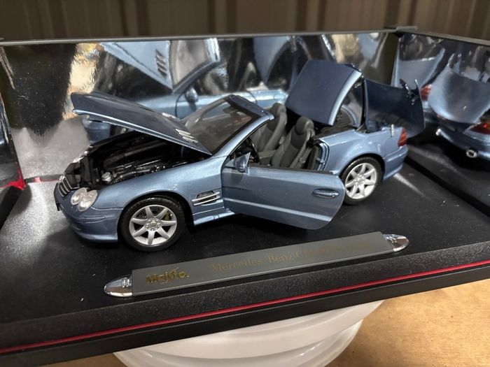 Mercedes Benz CLK foldable roof 2000 1:18