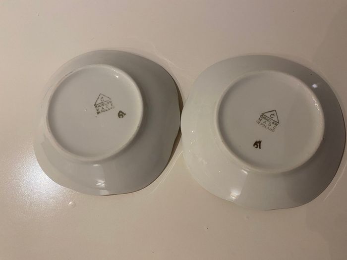 Pair of little Vintage China cmeilow  floral dishes