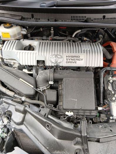 Breaking Toyota auris hybrid 2017