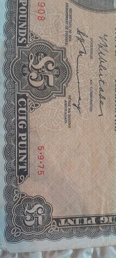Lady Lavery Five Irish Pound Note - Excellent Condition