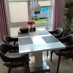 Extendable table