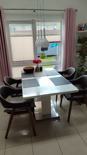 Extendable table
