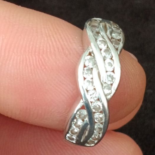 925 silver ring with lovely cubic zirconia stones