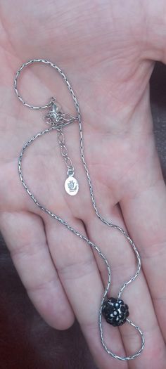 Vintage jewelry is sold individually for 5 to 10 euros