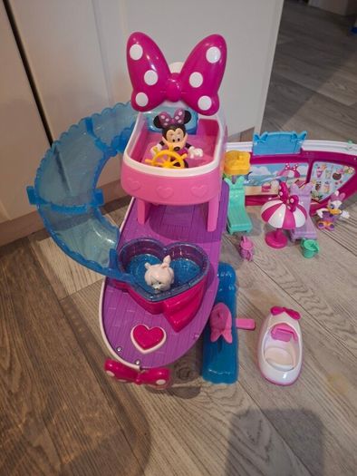 Minnie Mouse Bowdazzling yacht playset