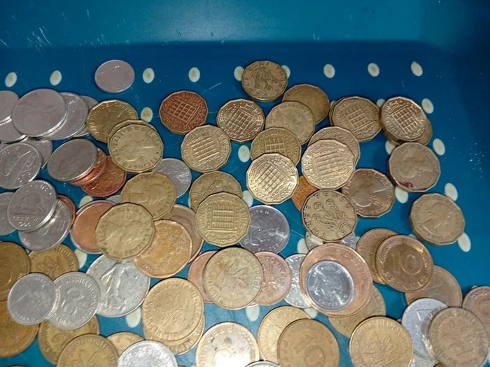Large collection of overseas coins usa belgium germany canada uk etc good used order over 780gmn