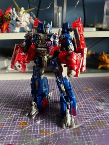 Hasbro Transformers the last knight reveal the shield voyager class Optimus Prime