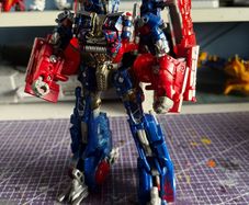 Hasbro Transformers the last knight reveal the shield voyager class Optimus Prime