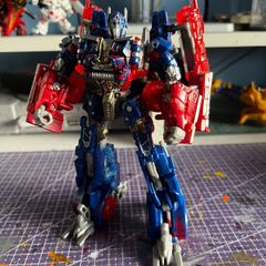 Hasbro Transformers the last knight reveal the shield voyager class Optimus Prime