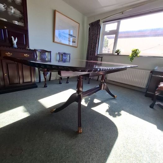 Hand carved Mahogany dinning table with 6 chairs