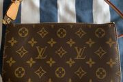womans Louis vitton bag