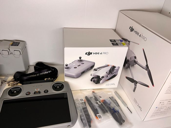 DJI Mini 4 Pro Fly More Combo with DJI RC 2 Excellent Condition