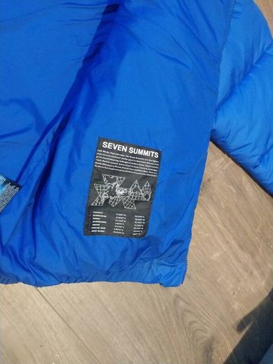 The North Face Men's 2000 Synthetic Puffer Jacket in the colorway "TNF Blue