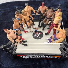 WWE WrestleMania Ring & Action Figure Bundle