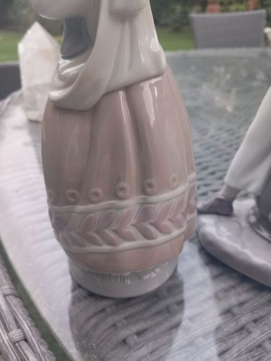 2 Lladro figurines, no damage