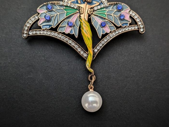 Art Nouveau Vintage Style Angel Lady Wings Fairy Pearl Brooch Pin