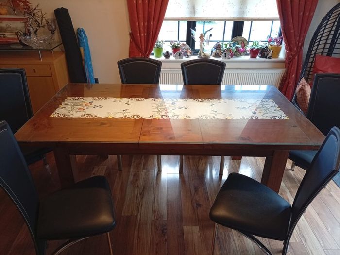 kitchen Table and chairs.