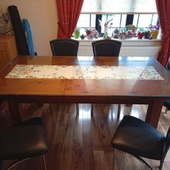 kitchen Table and chairs.