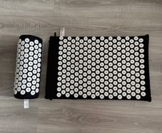 Acupressure/acupuncture mat