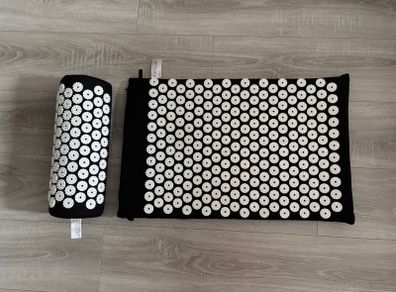 Acupressure/acupuncture mat