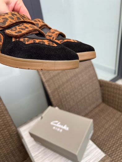 New Clark's Girls shoes, Size 2,5 UK, 35 EU.