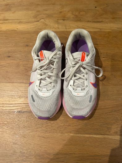 nike girls trainers size 4