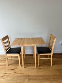 Breakfast table & chairs