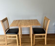 Breakfast table & chairs