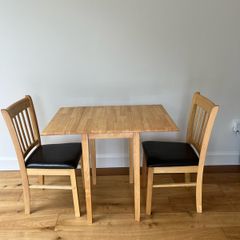 Breakfast table & chairs