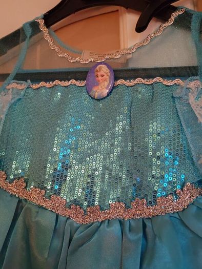 Anna and Elsa costumes age 4 BNWT
